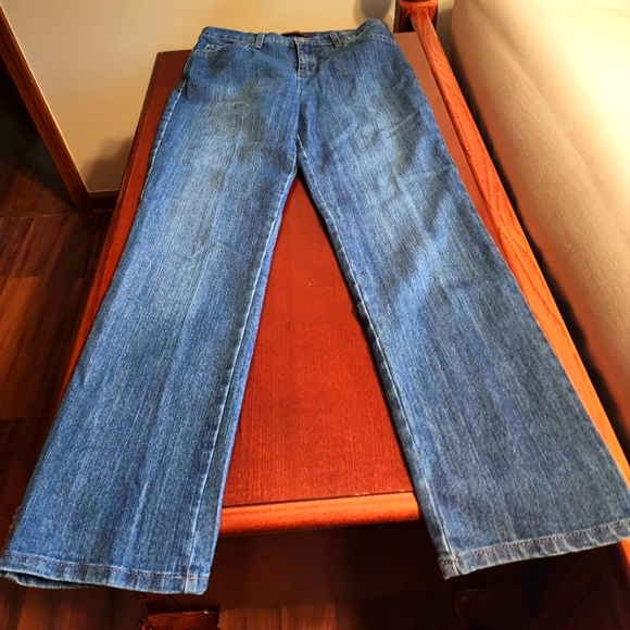 Gloria Vanderbilt Amanda Jeans - Picture 1 of 8
